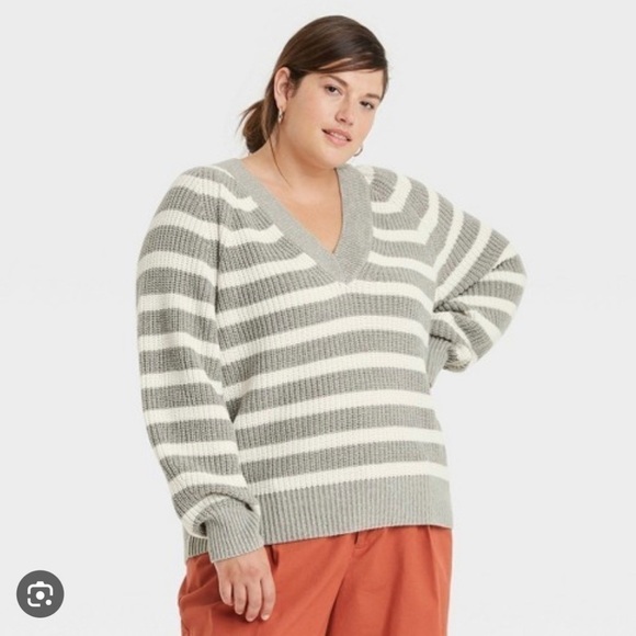 NWT A New Day Chunky Striped V-Neck Pullover Sweater in Size Small - Picture 2 of 4